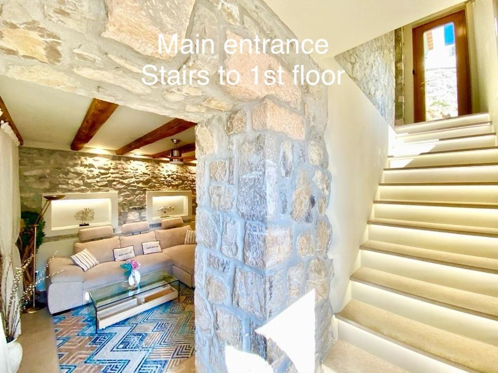 Villasonboard Rock Villa 3 Bed, 3 Bath, Jacuzzi, Seaside แอร์มิโอนี ภายนอก รูปภาพ