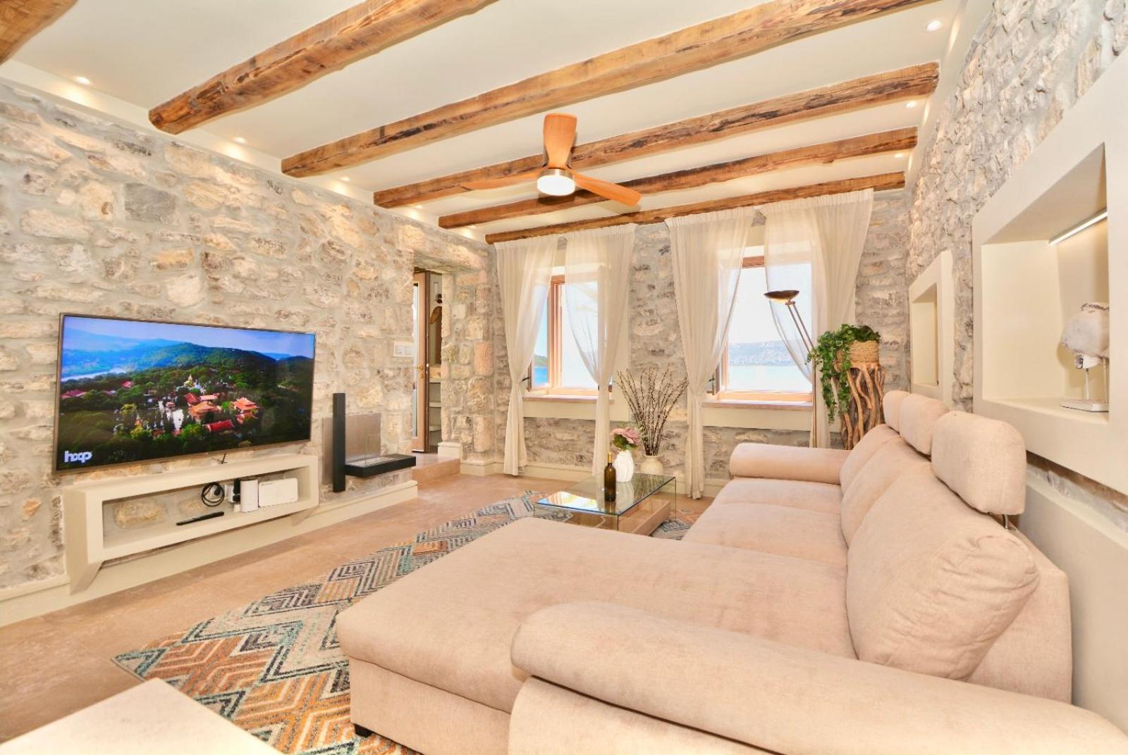 Villasonboard Rock Villa 3 Bed, 3 Bath, Jacuzzi, Seaside แอร์มิโอนี ภายนอก รูปภาพ