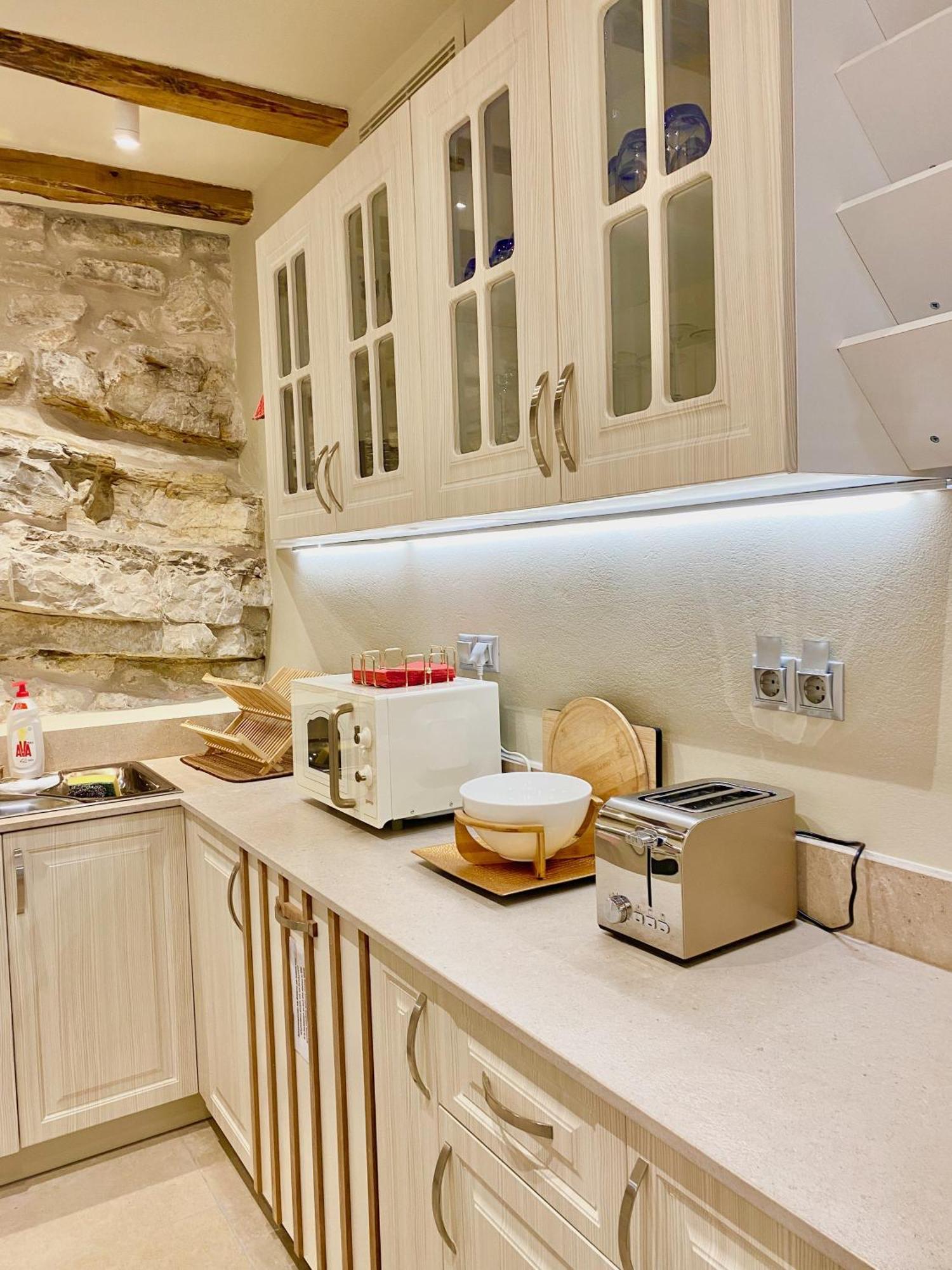 Villasonboard Rock Villa 3 Bed, 3 Bath, Jacuzzi, Seaside แอร์มิโอนี ภายนอก รูปภาพ