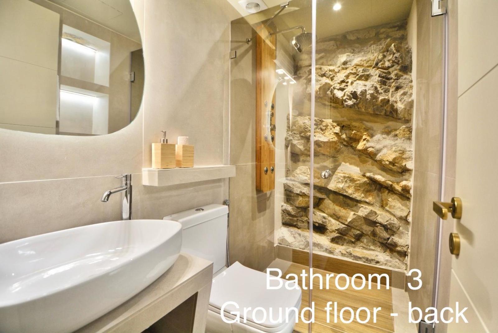 Villasonboard Rock Villa 3 Bed, 3 Bath, Jacuzzi, Seaside แอร์มิโอนี ภายนอก รูปภาพ