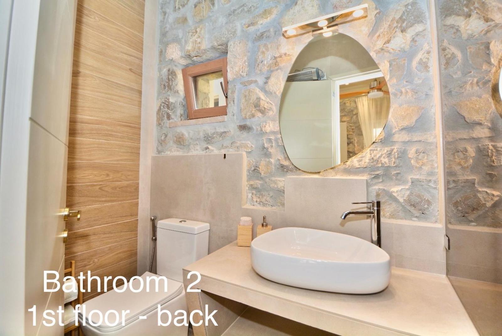 Villasonboard Rock Villa 3 Bed, 3 Bath, Jacuzzi, Seaside แอร์มิโอนี ภายนอก รูปภาพ