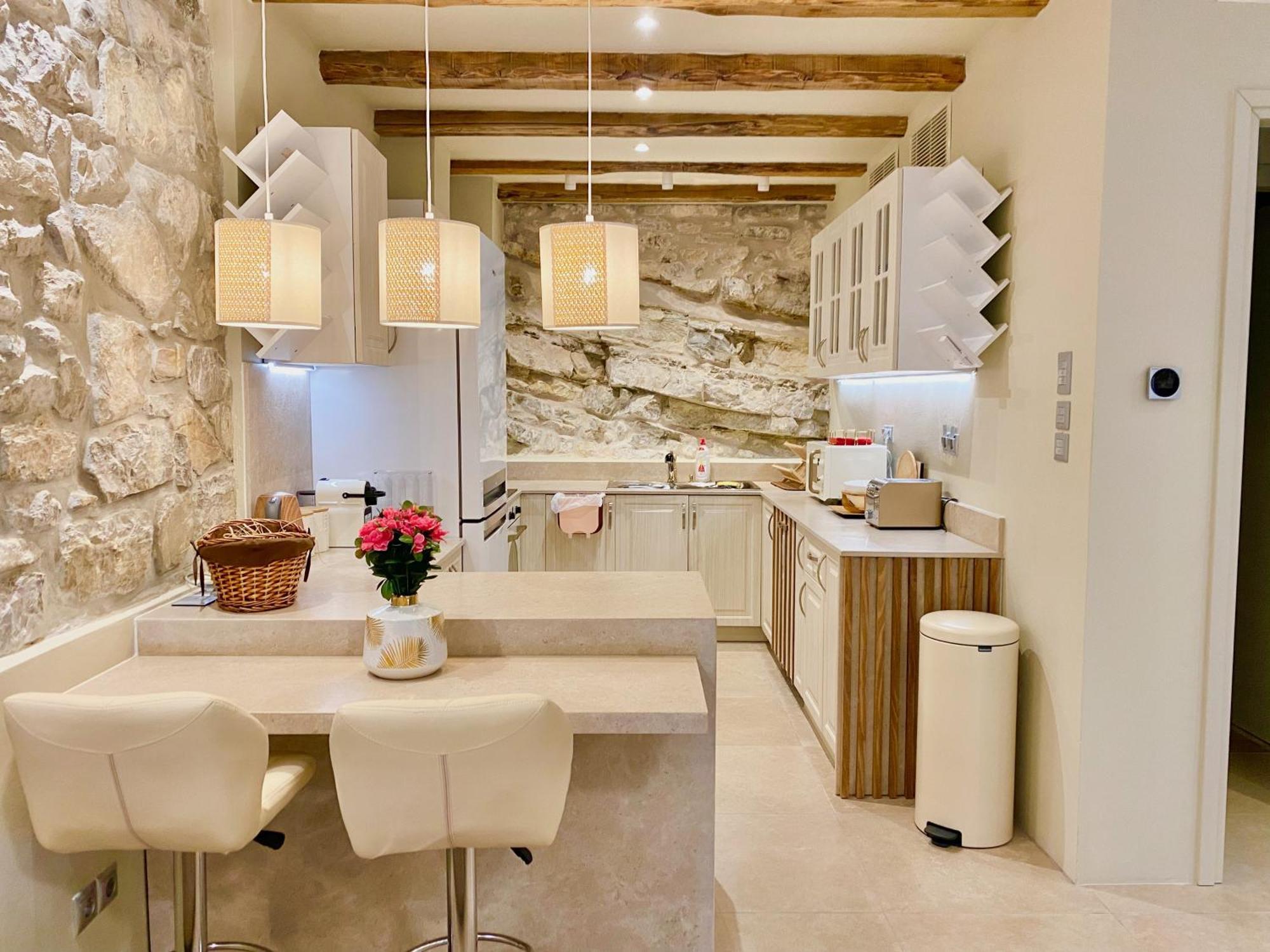 Villasonboard Rock Villa 3 Bed, 3 Bath, Jacuzzi, Seaside แอร์มิโอนี ภายนอก รูปภาพ